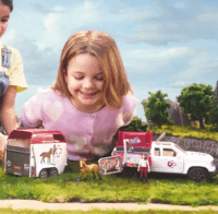 Schleich 42704 Horse Club Mobil állatorvos utánfutóval figura szett