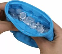 Iris KT-567 Szilikon jégkocka tartó Fedővel (10 x 13 x 13 cm) - Kék