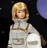 Mattel Barbie Signature 1965 Miss Asztronauta űrhajós baba ezüst kiegészítőkkel