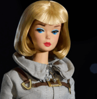 Mattel Barbie Signature 1965 Miss Asztronauta űrhajós baba ezüst kiegészítőkkel