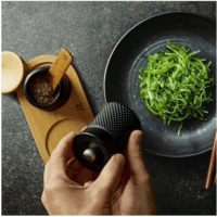 Peugeot Bali Fonte Manuális Só- és borsőrlő szett tartóval 8cm - Fekete/Natúr