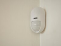 Yale AL-PIR-1A-W Beltéri Mozgásérzékelő - Fehér