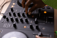 Pioneer DDJ-FLX4 2-csatornás DJ kontroller - Fekete