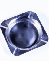 TOO KT-432 Négyzet alakú fém hamutartó 11 cm - Ezüst