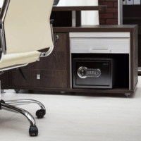 Delight 55583 Elektromos számzáras Biztonsági bútorszéf Ujjlenyomat funkcióval - Fekete