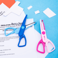 Deli 13,5 cm Tompa hegyű cikk-cakk olló - Többféle