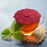 Charles Viancin Geranium Szilikon pohár tető készlet 2 darabos 11,5 cm - Piros / Rózsaszín muskátli forma