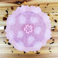 Charles Viancin Geranium Szilikon pohár tető készlet 2 darabos 11,5 cm - Piros / Rózsaszín muskátli forma