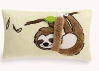 Nici Green Slobby a lajhár plüsspárna (43x25 cm)
