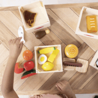 Spin Master 6074866 Melissa & Doug - Élelmiszekcsoportok konyhai játékszett