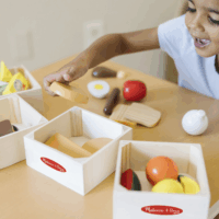 Spin Master 6074866 Melissa & Doug - Élelmiszekcsoportok konyhai játékszett