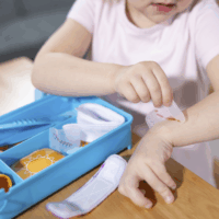 Spin Master 6074904 Melissa & Doug - Elsősegélycsomag