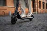Segway Ninebot Kickscooter E2 E II Elektromos roller (25km/h / 250W) - Fekete/ Szürke