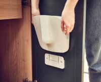 Joseph Joseph CleanStore Falra Szerelhető Műanyag Kefe lapáttal - Kék