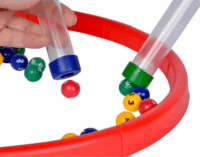 Noris Pogooo a cikázó golyók családi társasjáték