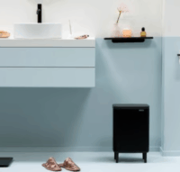 Brabantia lábakon álló fém szemetes 12L - Matt Fekete