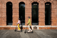 Segway Ninebot Kickscooter E2 D II Elektromos Roller (20km/h / 250W) - Fekete