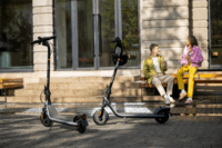 Segway Ninebot Kickscooter E2 D II Elektromos Roller (20km/h / 250W) - Fekete