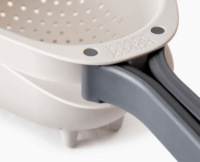 Joseph Joseph Csepp Alakú Műanyag Konyhai Szűrőedény - Bézs