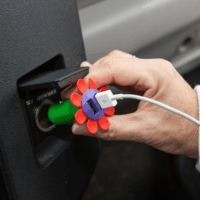 Kikkerland US215-EU 2 x USB-Type A Virág formájú Autós töltő - Színes