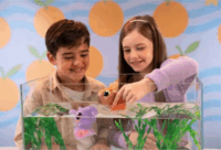 Animagic Let's Glo Capybara Világító vízipajtás fürdőjáték szett