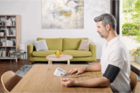 Omron M2+ 7188-LE Intellisense Felkaros Digitális Vérnyomásmérő - Fehér