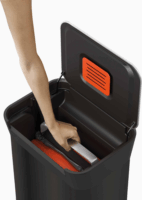 Joseph Joseph Titan 30 literes Kompresszoros szemetes - Fekete