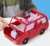 Hasbro Peppa Malac Peppa nagy családi autója játékszett figurákkal