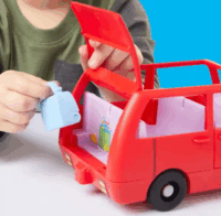Hasbro Peppa Malac Peppa nagy családi autója játékszett figurákkal